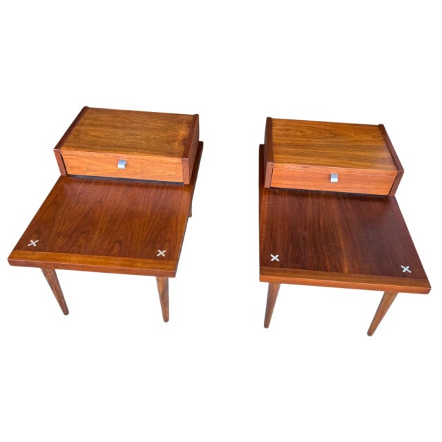 American of Martinsville Mid-Century American of Martinsville Walnut Nightstands With Floating Drawer- A Pair For Sale - Image 4 of 17