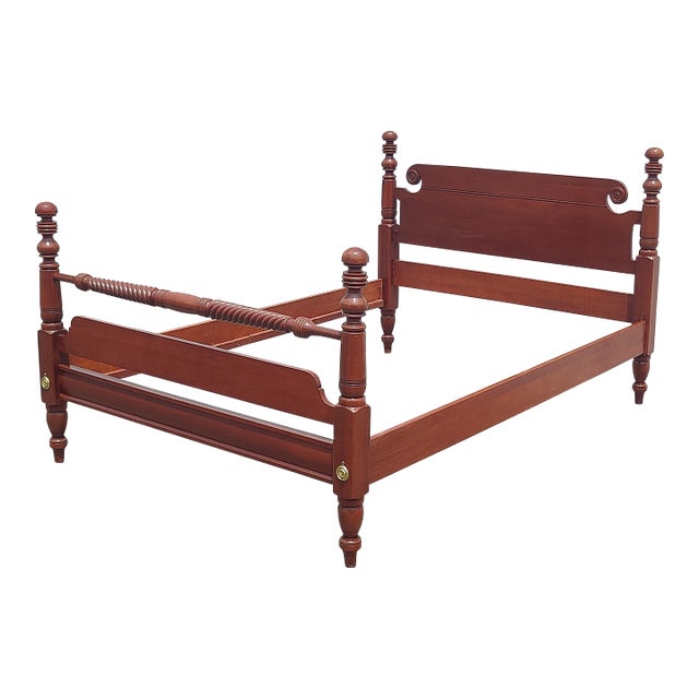 Vintage Willett Queen Size Cherry Wood Cannonball Bedframe For Sale