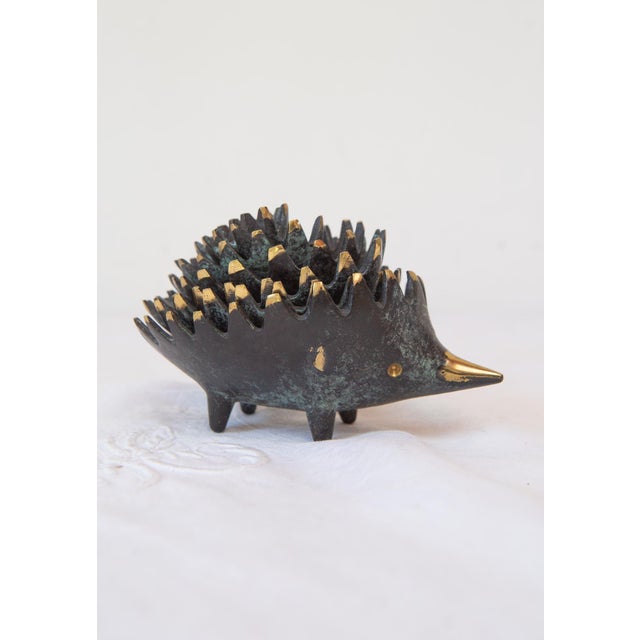 Mid-Century Modern Hedgehog Ashtrays in Green Patinated Brass attributed to Walter Bosse, C. 1950s, Set of 6 For Sale - Image 3 of 5