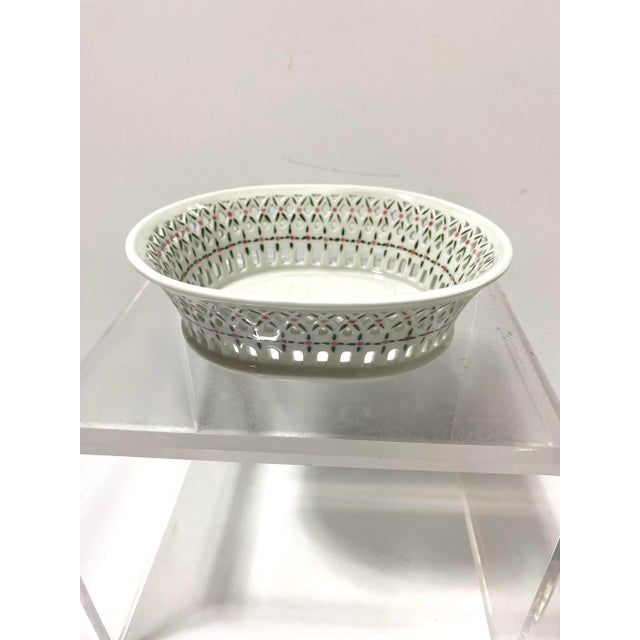 Eggshell Vintage Pierced Porcelain Lattice Soap Dish – Basketweave Vanity Dish, Cottage Bathroom Decor For Sale - Image 8 of 9