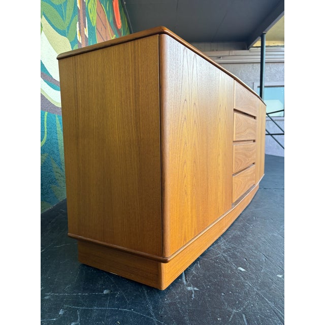 Late 20th Century Nordic Furniture Teak Illuminated Hutch For Sale - Image 5 of 11