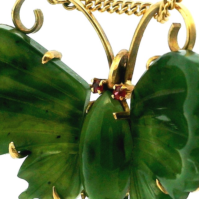 Vintage Carved Jade Butterfly Brooches in 14k Gold With Ruby Accents – Pair For Sale - Image 11 of 14