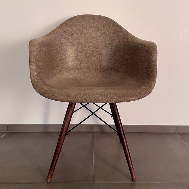 Metal Lounge Chair with Fiberglass by Charles & Ray Eames for Herman Miller, 1950s For Sale - Image 7 of 7