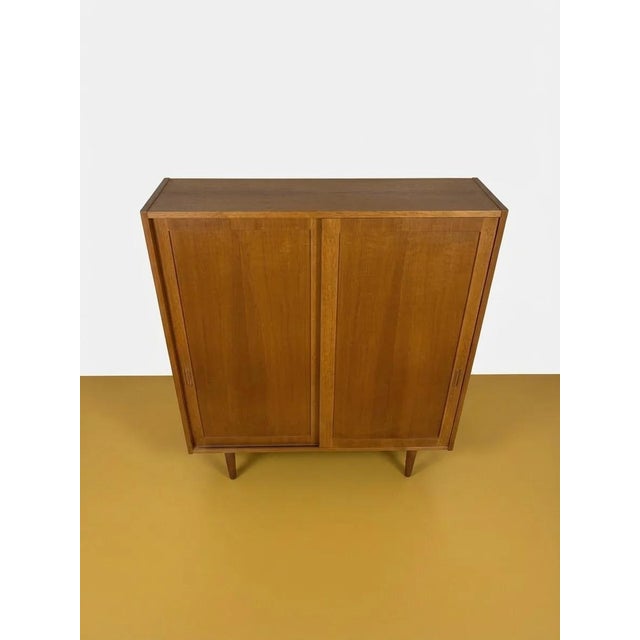 Mid-Century Modern Danish Oak Wardrobe with Sliding Doors from Hundevad, 1960s For Sale - Image 3 of 7
