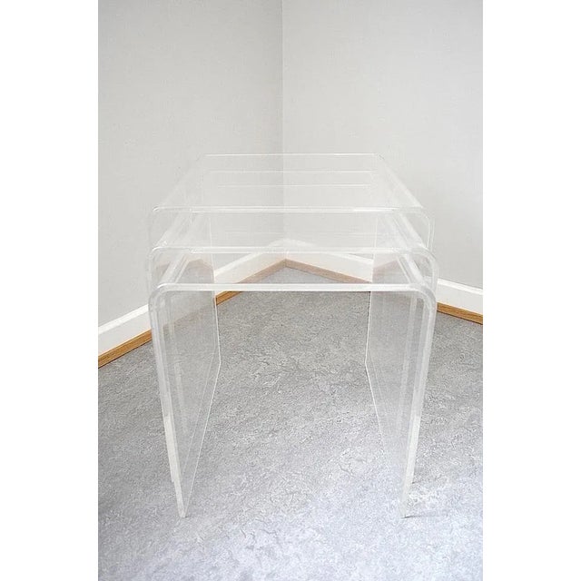 1970s Vintage Acrylic Side Tables, 1970s, Set of 3 For Sale - Image 5 of 8