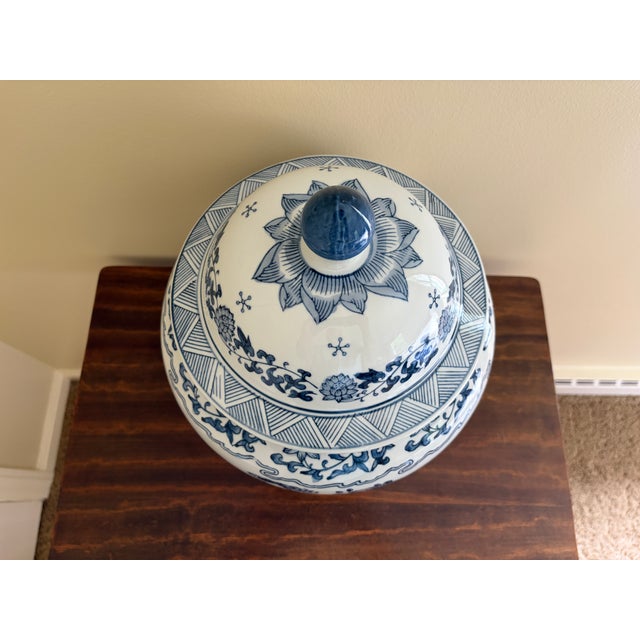 Late 20th Century Chinoiserie Large Blue and White Porcelain Covered Jar For Sale - Image 5 of 10