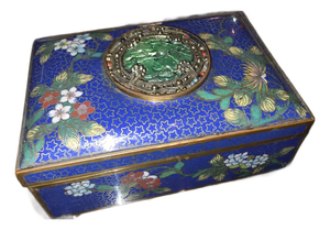 1920's Chinese Cloisonne Enamel Box With Medallion
