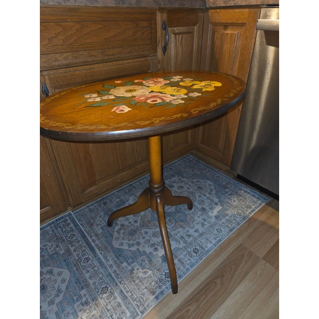 Beautifully painted tilt top table. 18x 27 x27