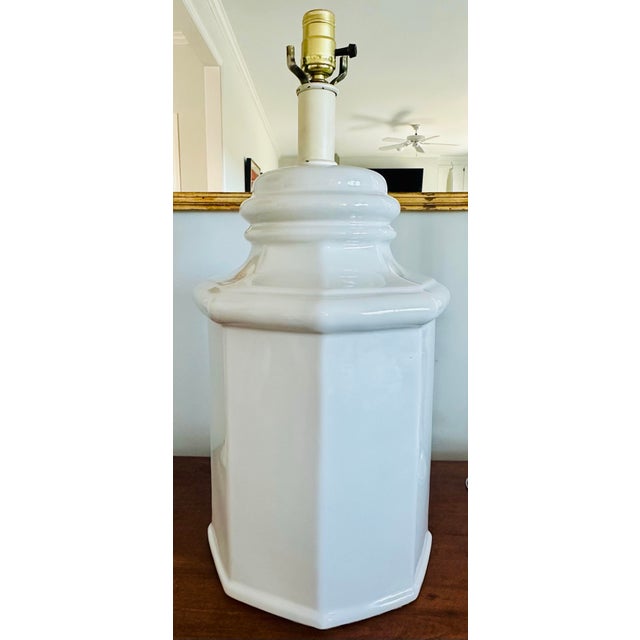 Monumental Hollywood Regency Chinoiserie Style White Ceramic Lamp For Sale In Savannah - Image 6 of 7