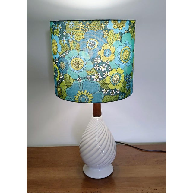 Vintage MCM table lamp paired with a 1970's inspired "flower power" lamp shade.The Vintage table lamp features an "Atomic...