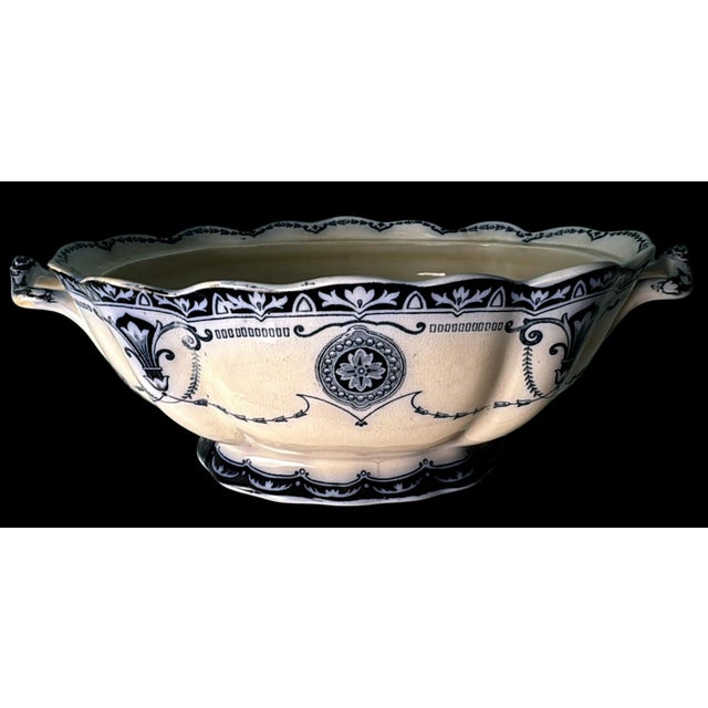 Early 20th Century Ford & Sons English Flow Blue Porcelain Tureen "Carlton" Pattern, Without Lid For Sale - Image 4 of 12