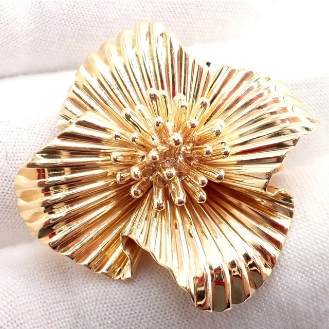 Gold Late 20th Century Vintage Tiffany & Co. Yellow Gold Flower Pin Brooch For Sale - Image 8 of 10