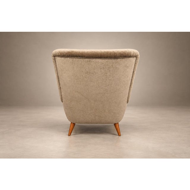 Textile Brazilian Modern Armchair and Ottoman in Hardwood and Taupe Chenille by Carlo Hauner, Brazil, 1950s — Lot 353 For Sale - Image 7 of 18