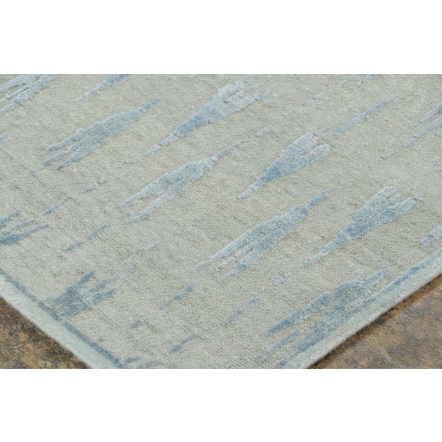 This contemporary 4x6 rug from Rug & Kilim’s Block Print Collection —an innovative line celebrating the artisanal charm of...