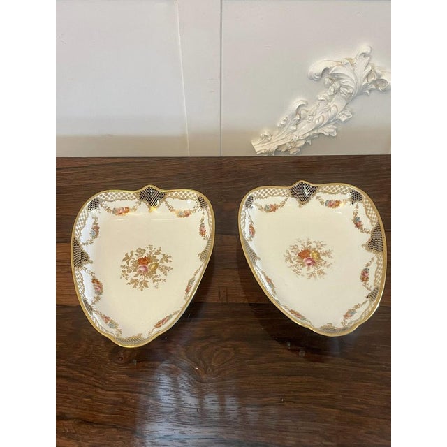 Superb quality pair of antique Edwardian hand painted Wedgwood shaped dishes having a pair of antique Edwardian Wedgwood...
