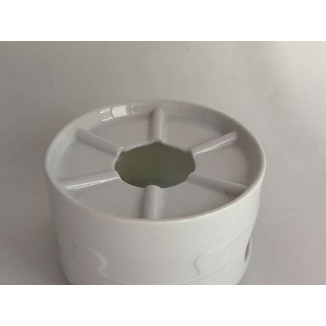 Rosenthal White Asimmetria Warmer by Björn Wiinblad for Rosenthal Studio Linie, 1992 For Sale - Image 4 of 6