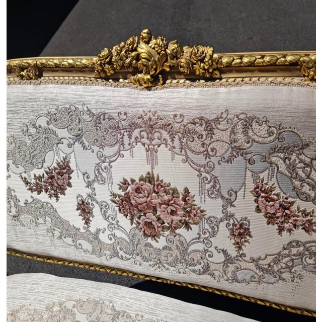 2020s New Simple Gold Leaf French-Style Victorian Settee Chair – Elegant Antique-Inspired Sofa/Soft For Sale - Image 5 of 6