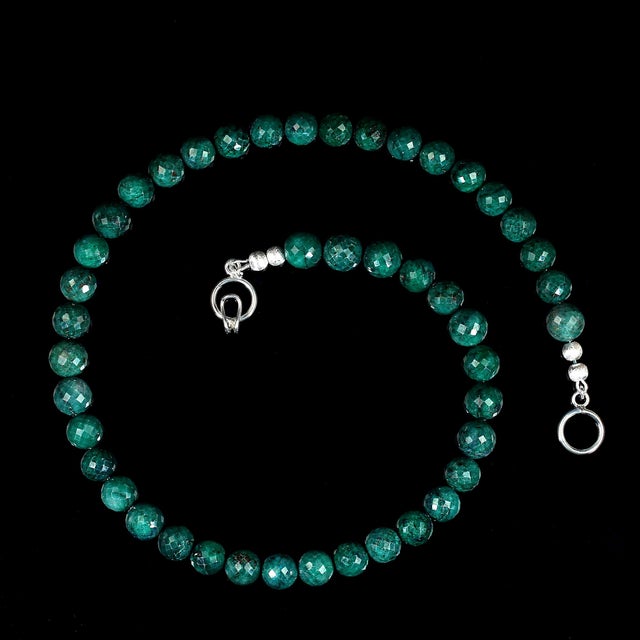Ajd 19 Inch Faceted Emerald Matrix Necklace May Birthstone For Sale - Image 4 of 6