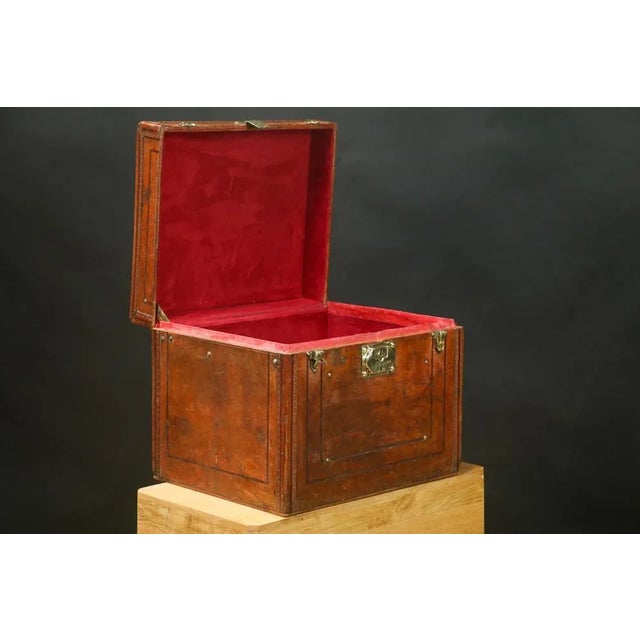 Leather Hat Trunk, 1920s, in Very Good conditions. Designed 1920 to 1949