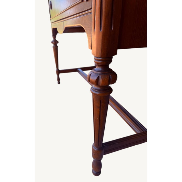 Antique 1920s Federal Hepplewhite Revival Walnut China Cabinet Display Hutch For Sale - Image 4 of 14
