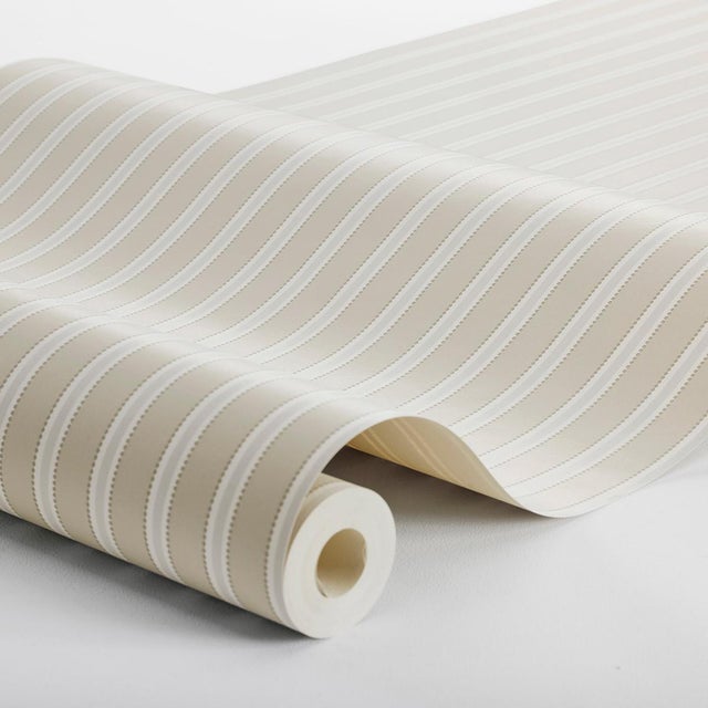 Inspired by an archival pattern, Boråstapeter Pärlrand offers a contemporary take on traditional Swedish folk design, with...