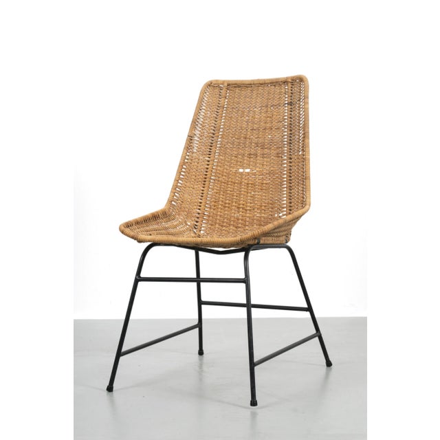 Set of 4 threatframe chairs with a cane upholstery. There are some traces of use. Measurements h. 91 cm; b. 48 cm; d. 59,5...