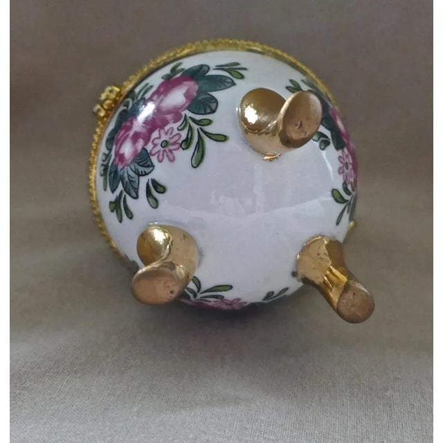 Pink Vintage Rose Chintz Egg Shaped Ceramic Trinket Box with Hinged Lid, 1990s For Sale - Image 8 of 9