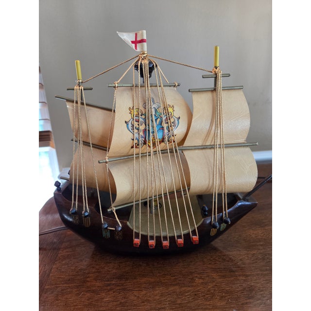 Lovely model of the Mayflower fashioned to be an accent light. Beautiful detail and casts a warm light from the 40w bulb.