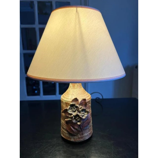 Base: Height 20 cm x Diameter 10 cm Total Dimensions: Height 34 cm x Diameter 25 cm European Plug (up to 250V).The wiring...