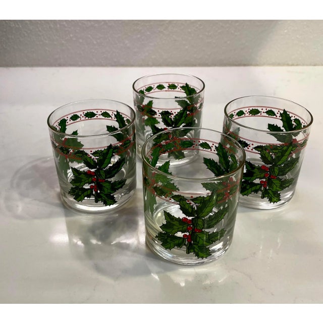 Holiday Holly Lowball Glasses in the Style of Georges Briard- Set of 4 For Sale In Palm Springs - Image 6 of 7