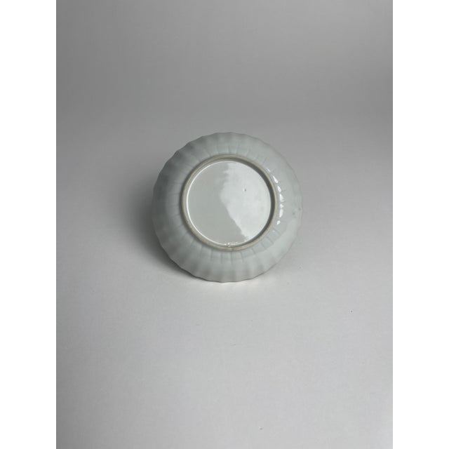 Chinese Export 18th Century Floral Saucer For Sale - Image 4 of 5