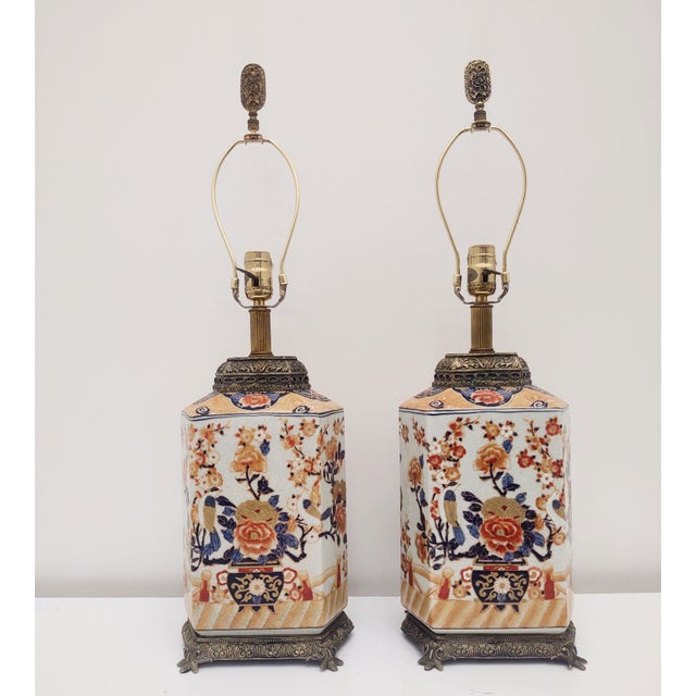 Wildwood 1990s Wildwood Chinoiserie Handpainted Hextagional Lotus Arts Lamp- A Pair For Sale - Image 4 of 14