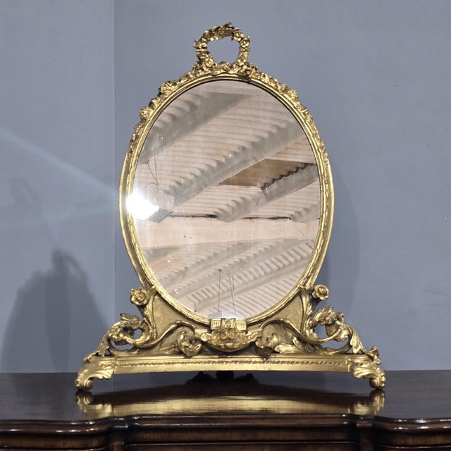A beautiful Victorian framed freestanding gilt dressing table mirror, in lovely overall condition. 31" high 25" wide 11"...