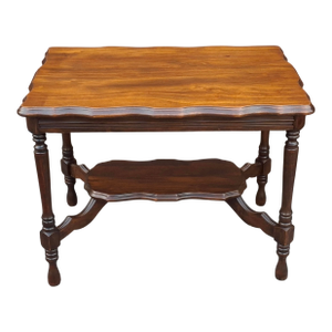 Early 20th Century Jacobean Style Walnut Side Table With Scalloped Turtle Top and Turned Legs