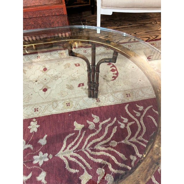 Traditional Elegant Oval Gilded Iron and Thick Glass Coffee Table For Sale - Image 3 of 9