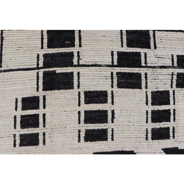 Textile Palace Size Afghan Modern Casual Hand-Knotted in Wool With Black and White 14'1 X 17'1 For Sale - Image 7 of 12