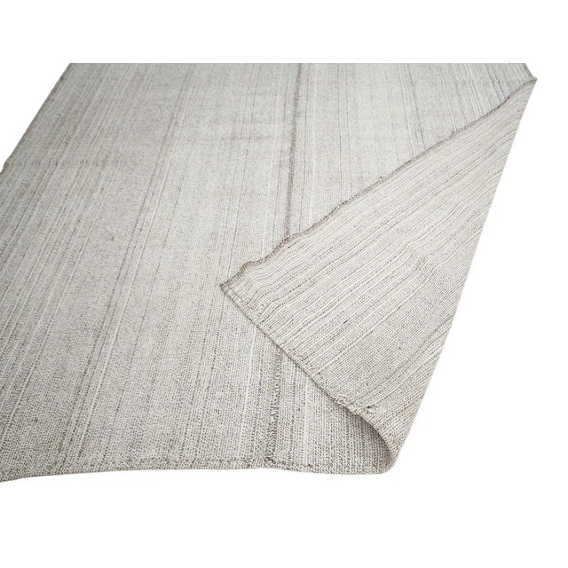 Mid 20th Century Vintage Gray Modern Turkish Kilim Rug For Sale - Image 5 of 7