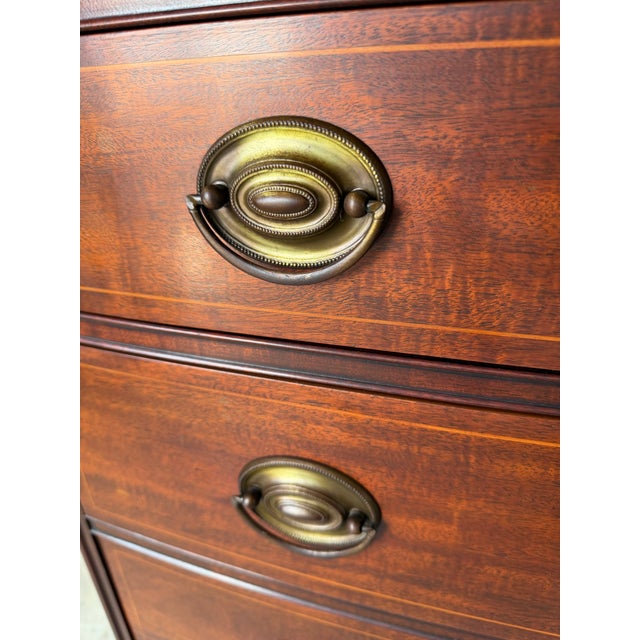 1970’s Vintage Drexel Georgian-Style Mahogany Bow Front Chest of Drawers For Sale In Miami - Image 6 of 12