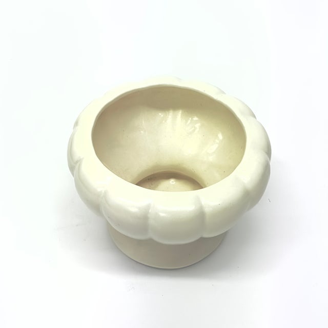 Mid 20th Century White Fluted Ceramic Planters - Group of 3 For Sale In Miami - Image 6 of 9