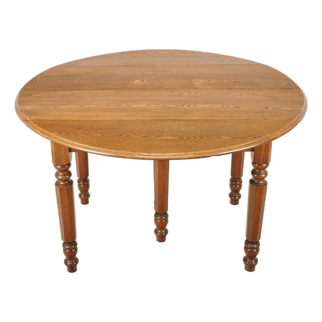 Vintage Traditional Style Expanding Oak Dining Table For Sale