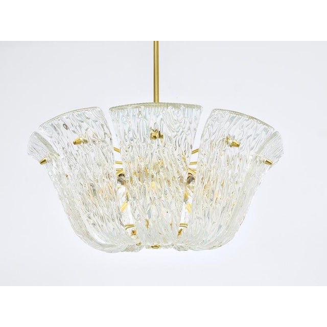 Metal Large Vintage Curved Basket Pendant Light in Brass and Textured Glass by J. T. Kalmar for Kalmar, Vienna, 1950 For Sale - Image 7 of 18