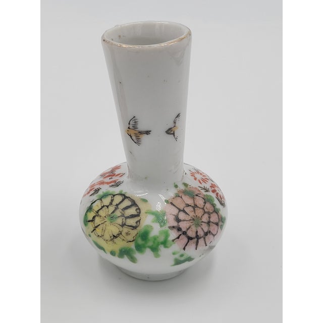 Mid 20th Century Miniature Japanese Hand-Painted Bird & Floral Bud Vases - Pair For Sale In Mobile - Image 6 of 12