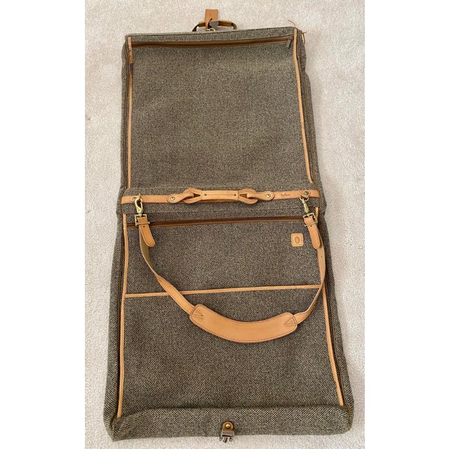 Late 20th Century Vintage Hartmann Tweed & Leather 2-Piece Luggage Set - Garment & Companion Bag Excellent Condition For Sale - Image 5 of 18