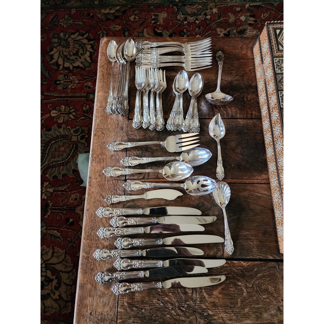 Traditional Reed and Barton Tiger Lily Silverplate Flatware For Sale - Image 3 of 9