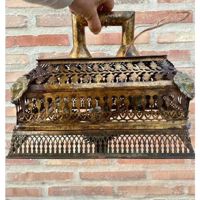 This pendant lamp is very original and in a vintage style, it was created in the 40s. It is perfect for decorating a...