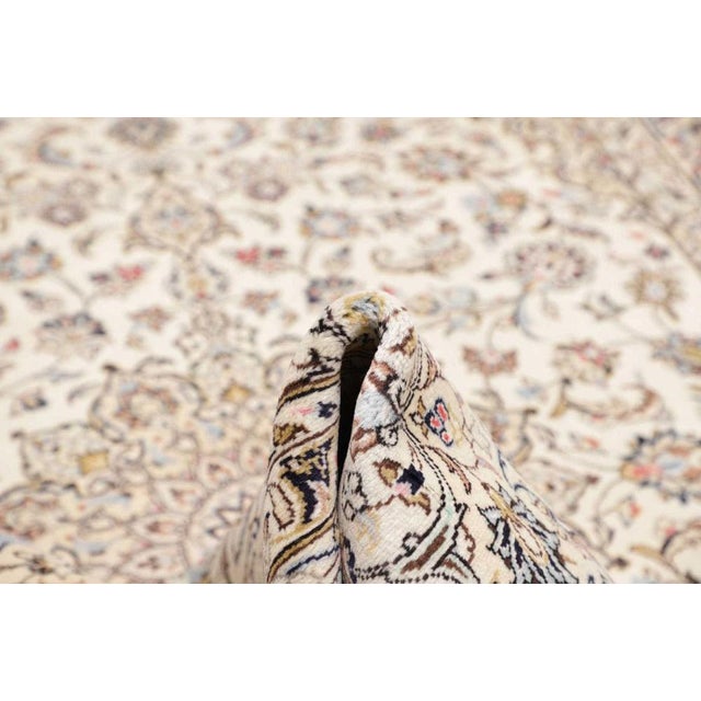 Middle Eastern Rug in Pure Wool For Sale - Image 9 of 11