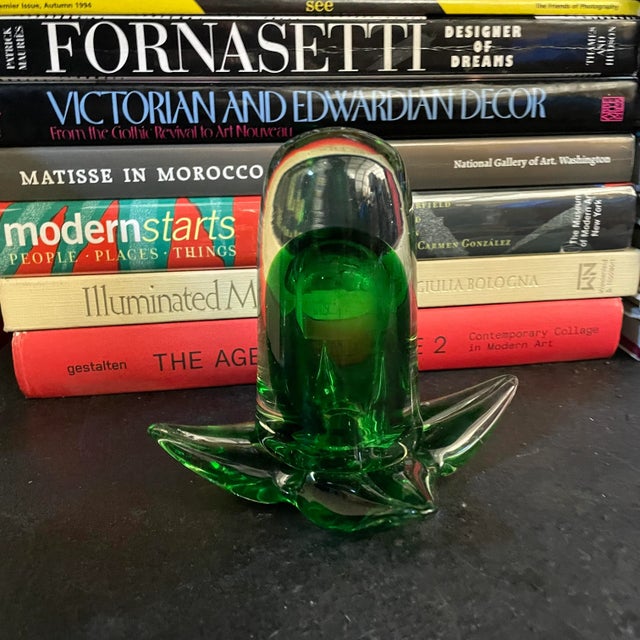Late 20th Century Green Petaled Art Glass Paper Weight Kit For Sale - Image 5 of 10