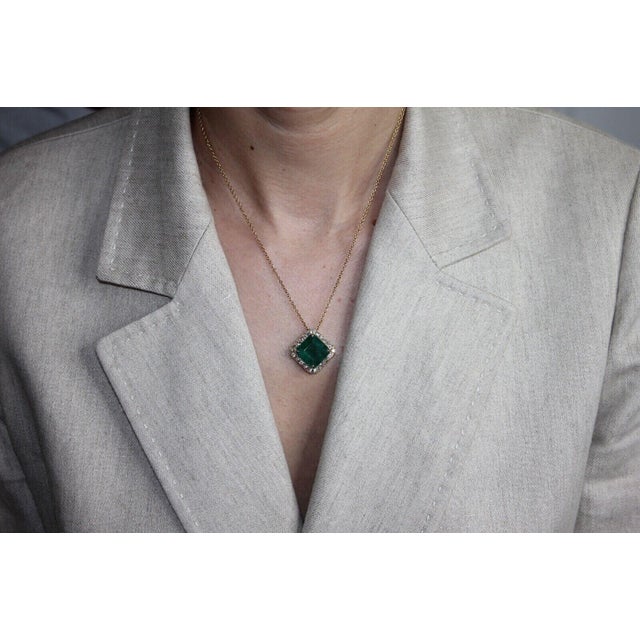 Square Emerald Cut Fancy Vivid Green Emerald Diamond Halo 18 Karat Yellow Gold For Sale - Image 10 of 10