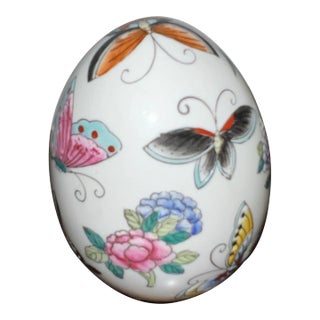 Vintage Porcelain Chinese Decorative Egg - Beautiful Details and Colors For Sale