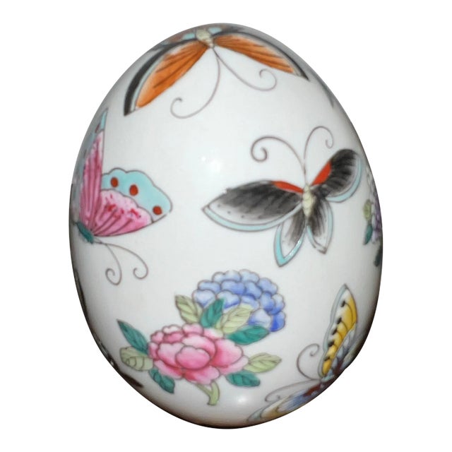 Vintage Porcelain Chinese Decorative Egg - Beautiful Details and Colors For Sale